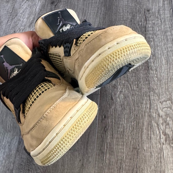 Air Jordan 4 Retro “Mushroom” — Size 7.5W / 6-6.5M - Picture 5 of 13